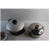 Image 5 : (2) Pots with Lids and Metal Bowl
