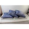 Image 1 : (3) Couch Pillows