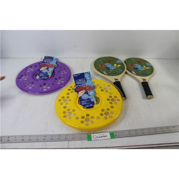 (2) Bubble Frisbees With Bubble Tray, (2) Paddles