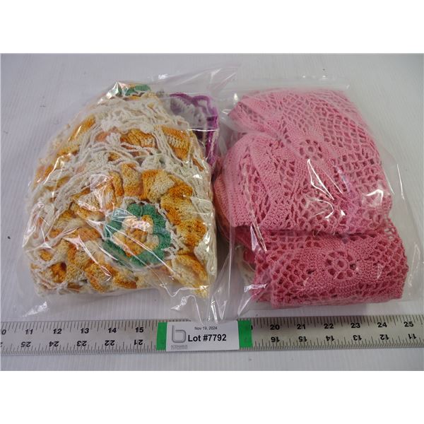 (25) Assorted Doilies