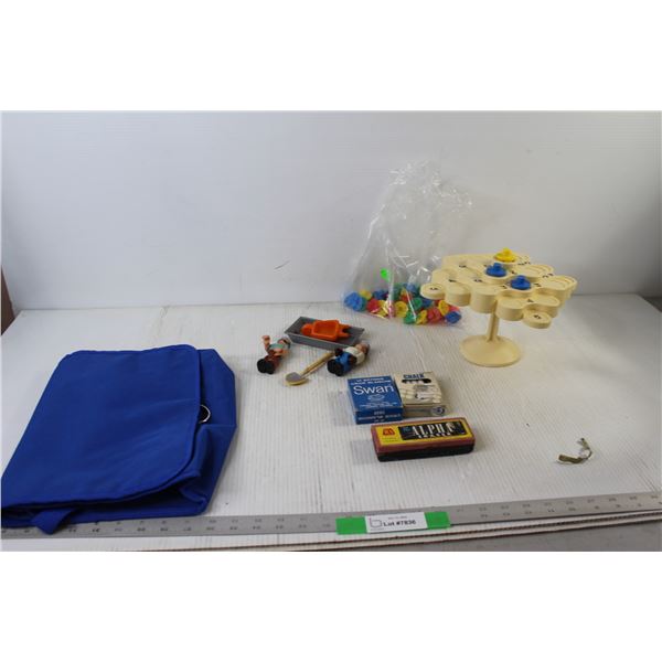 Velcro Binder/Foldable, White Chalk, Eraser, Construction Toys