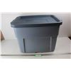 *Rubbermaid Roughneck Tub- 24'' x 15.5'' x 17''