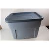 Image 2 : *Rubbermaid Roughneck Tub- 24'' x 15.5'' x 17''
