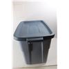 Image 4 : *Rubbermaid Roughneck Tub- 24'' x 15.5'' x 17''