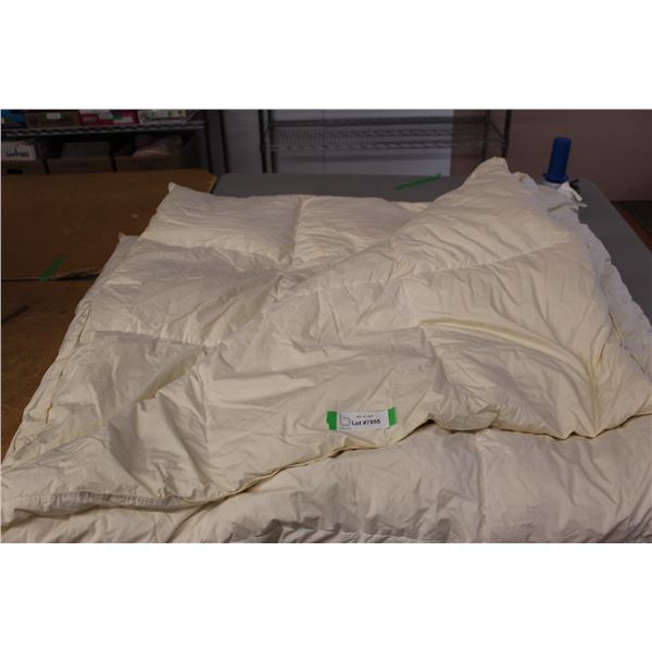Twin Feather Duet Bed Quilt, 81'' x 76.5''
