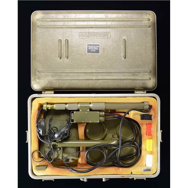 US MINE DECTECTING SET.