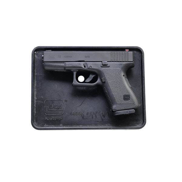 GLOCK 19 GEN 2 SEMI AUTO PISTOL.