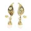 Image 5 : 14K Yellow Gold Grooved Textured Wing Feather White Pearl Drop Dangle Earrings