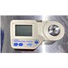 Image 2 : HANNA HI 96811 COMMERCIAL HAND HELD WINE REFRACTOMETER
