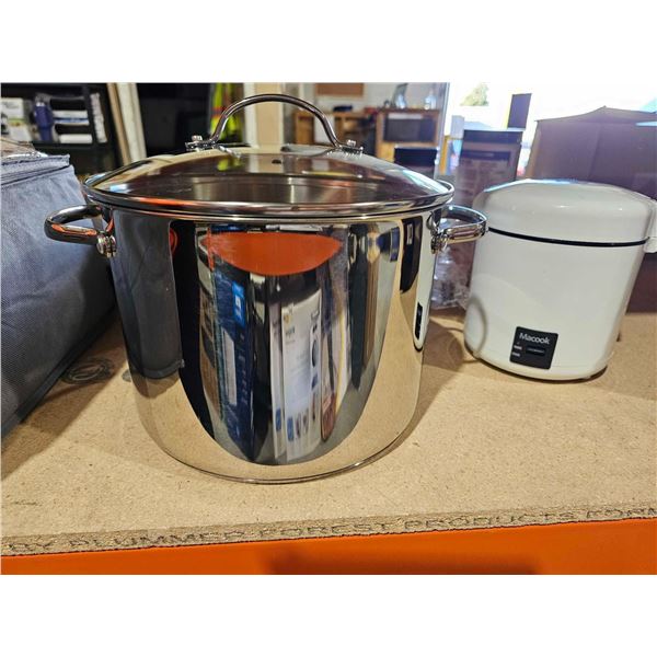 Amazon Basics Heavy Bottom Stock Pot With Lid