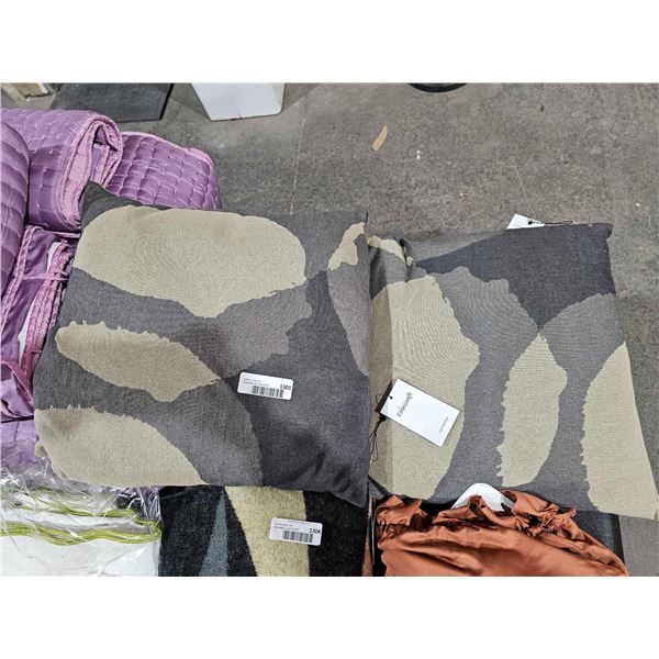 Lot of 2 Ethnicraft Home Textile Feather filled Throw Pillows 20x20"