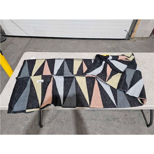 Kilppan Premium  Lambs Wool Art Deco Throw - 130x180cm