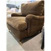 Image 4 : Silva Upholstered Brown Overstuffed Arm Chair 40' x 34"