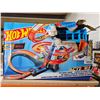 Image 2 : Hot Wheels SKY CRASH TOWER 2.5' Track Set + 1 Car -Motorized Action Stunts Jumps