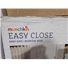 Image 3 : Munchkin Easy Close Pressure Mounted Baby Gate for Stairs, Hallways and Doors, Walk Through with Doo
