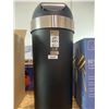 Image 2 : Umbra Venti Trash Can 62L