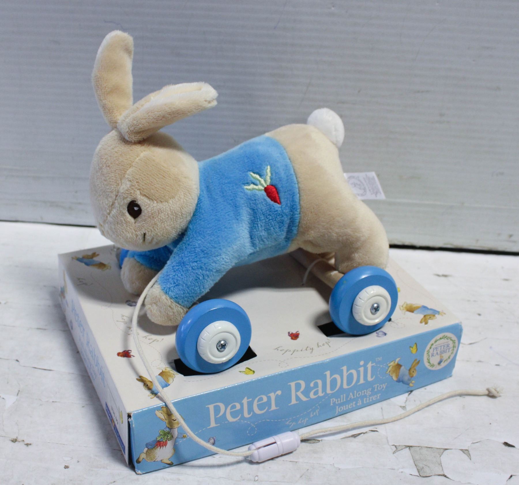 PETER RABBIT PULL ALONG TOY