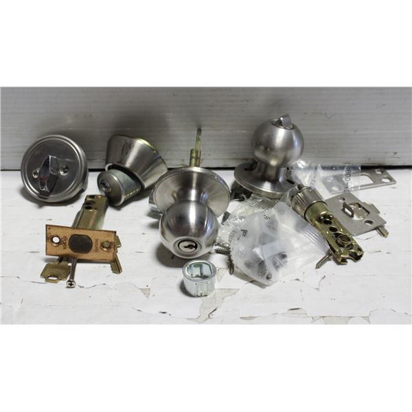 DOOR KNOB WITH DEADBOLT AND KEYS