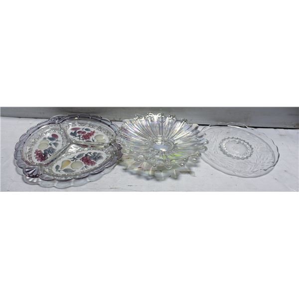 4 VINTAGE GLASS SERVING PLATES