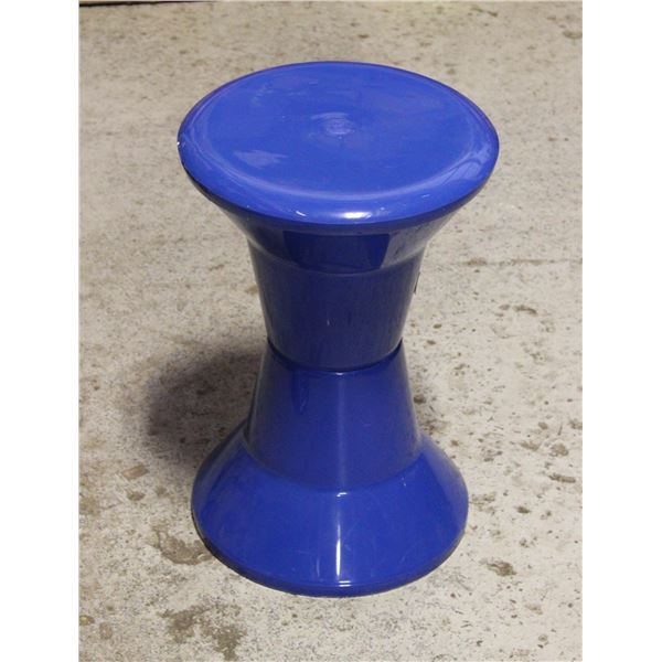 BLUE PLASTIC STOOL 17" HIGH