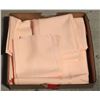 Image 1 : 3 LARGE TABLE CLOTHS & NAPKINS - ESTATE