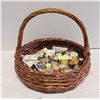 Image 1 : ESTATE VINTAGE BUTTONS & THREADS LARGE BASKET