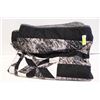 Image 1 : QUEEN SIZE STAR PATCHWORK QUILT BLACK & WHITE