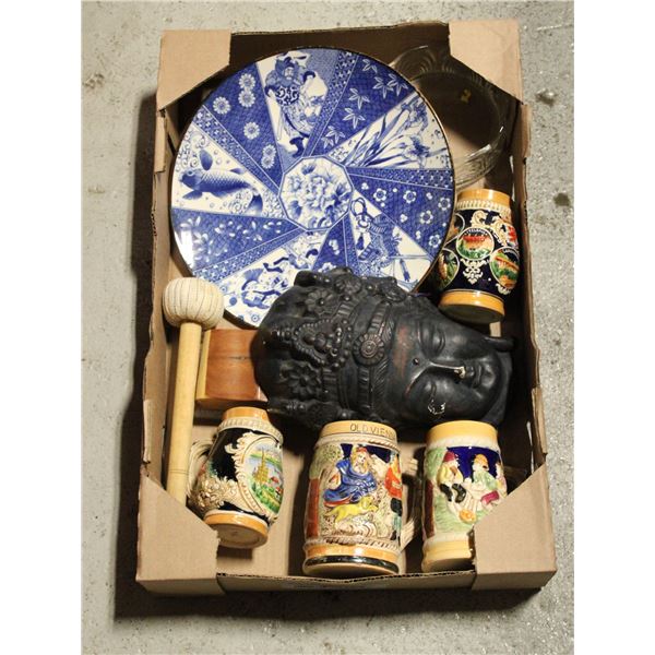 TRAY OF ASSORTED COLLECTIBLES