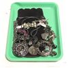 Image 1 : NEW GREEN TRAY WITH 4 NEW JEWELRY PIECES - RETAIL
