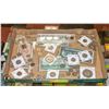 Image 1 : LARGE TRAY OF CURRENCY COLLECTIBLES