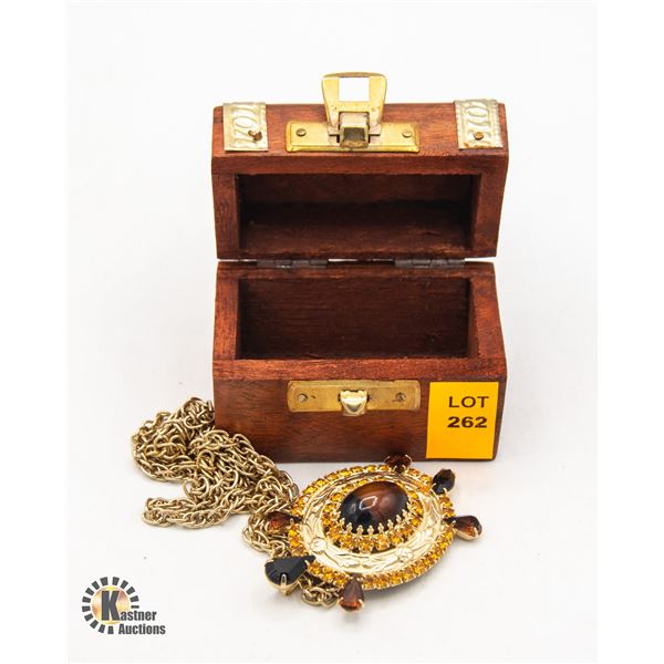 ESTATE VINTAGE TURTLE STONE NECKLACE IN WOOD CHEST