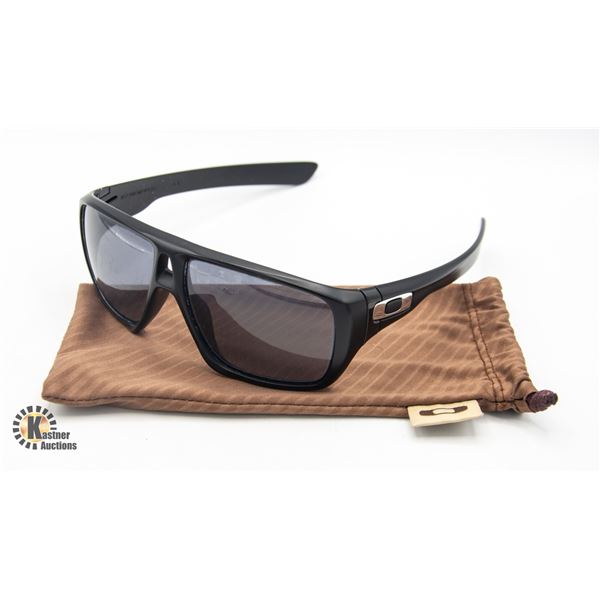 OAKLEY SUNGLASSES WITH BAG