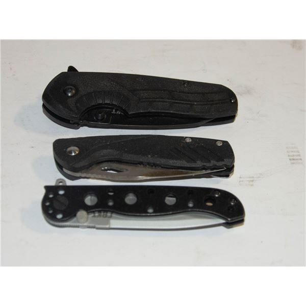 BAG WITH THREE POCKET KNIVES