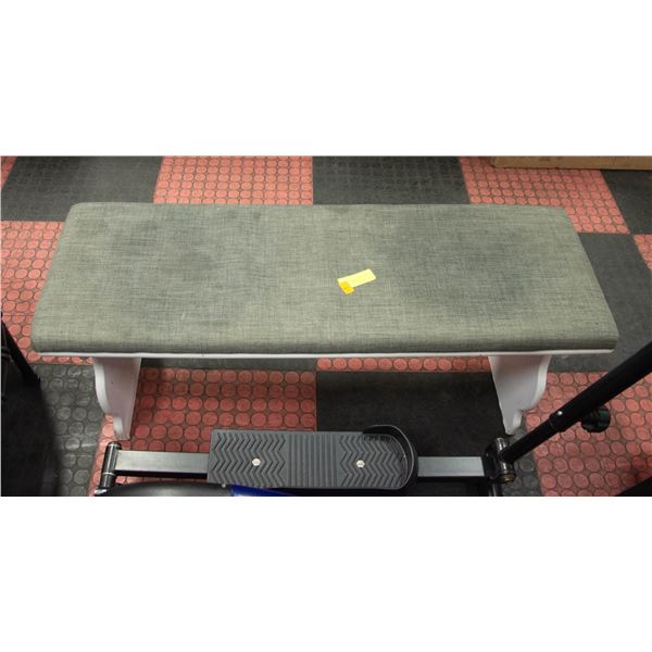 WHITE BENCH APPROX 4FT