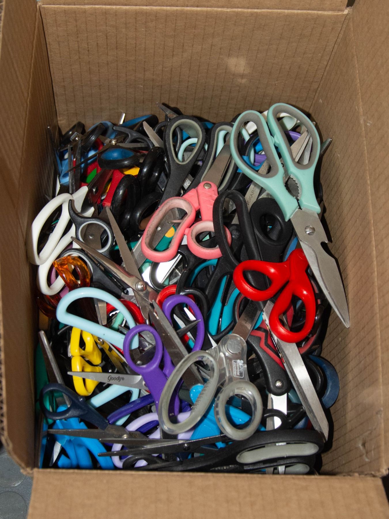 BOX OF SCISSORS