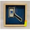 Image 1 : FRAMED HOCKEY STICKER WITH MAGNIFYING GLASS