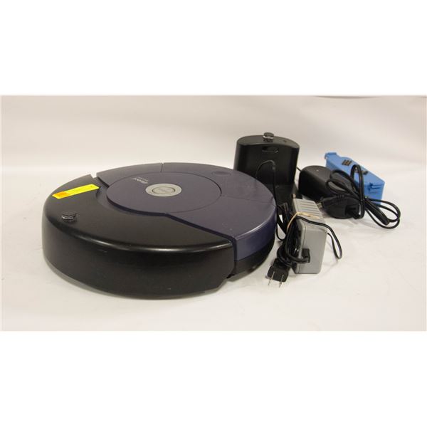 I ROBOT ROOMBA VACUUM WITH CHARGER &