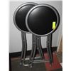 Image 1 : 2 FOLDING STOOLS