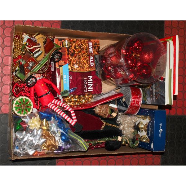 BOX WITH CHRISTMAS ITEMS INCL. BOX WITH 100