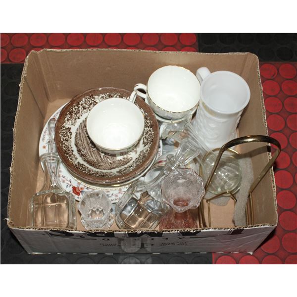 BOX OF VINTAGE GLASSWEAR & ETC