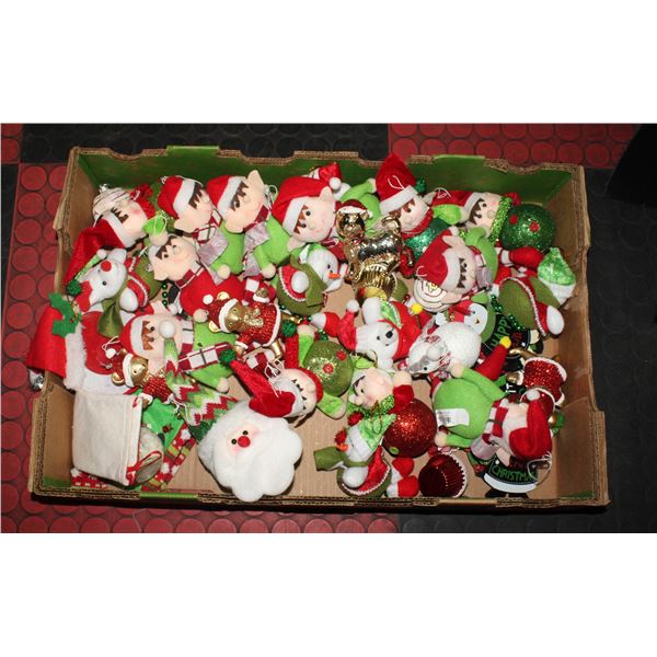 FLAT WITH COMPLETE TREE DECORATION SET OF