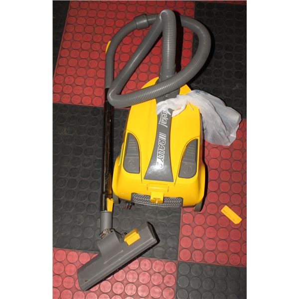 EUREKA CANISTER VACUUM