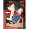 Image 1 : FLAT WITH 2 SANTA FIGURINES AND SET OF
