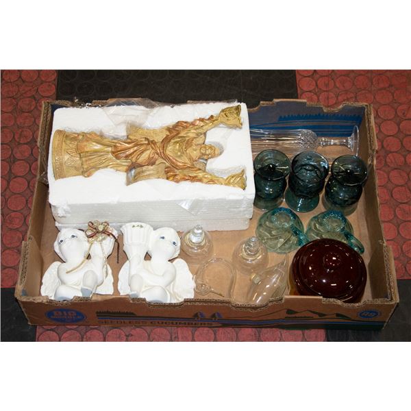 FLAT OF ASSORTED HOUSEHOLD DECOR