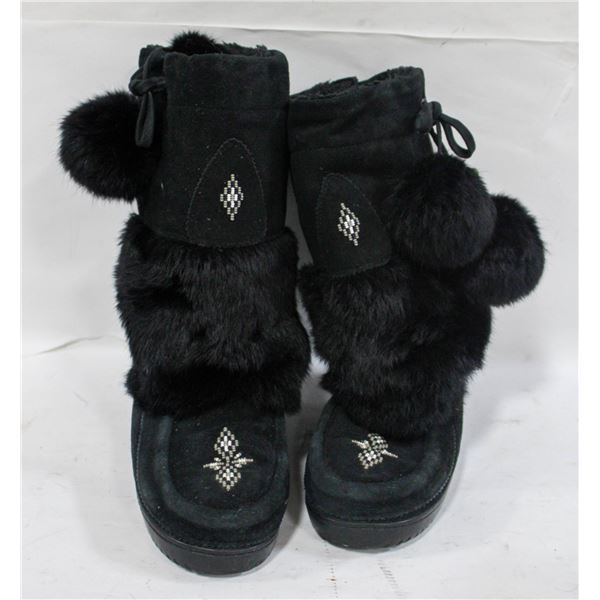 LADIES SZ 7 MANITOBAH MUKLUKS