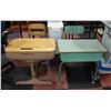 Image 1 : 2 ANTIQUE 1 PIECE CHILDREN'S SCHOOL DESKS