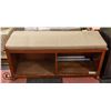 Image 1 : ENTRANCE WAY BENCH WITH STORAGE AND PADDED SEAT
