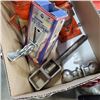 Image 2 : 3 BOTTLE JACKS, TRAILER COUPLER AND BALL