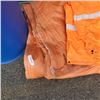 Image 2 : RAIN PANTS AND LARGE TARP