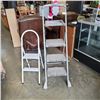 Image 1 : 2 PAINTERS STEP LADDERS